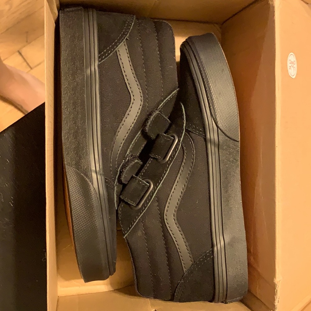 Brand new Vans “ward mild V” hightop size 2.0 boys